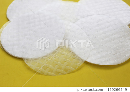 Stacked round sheets of Vietnamese rice paper 129266249