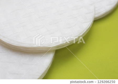 Stacked round sheets of Vietnamese rice paper 129266250