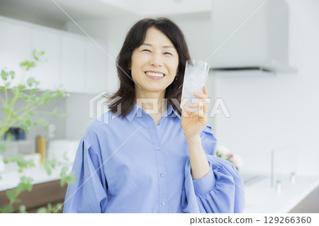 自來水、飲用水、飲料 129266360