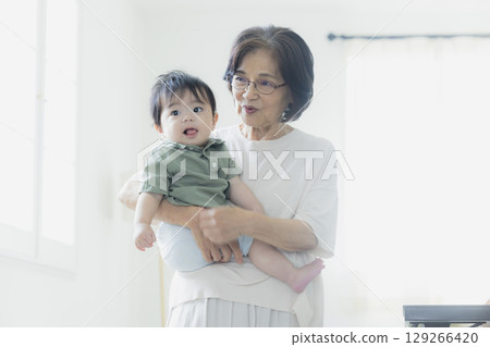 Baby being held by grandma 129266420