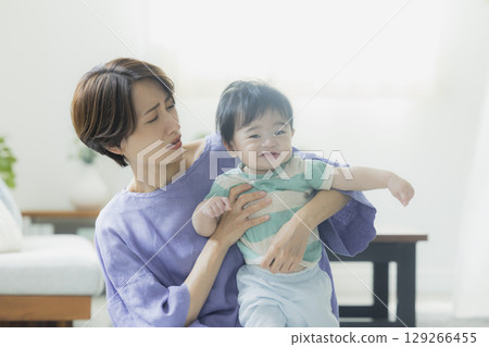 Parents and children relaxing in the living room Parents and children relaxing in the living room 129266455