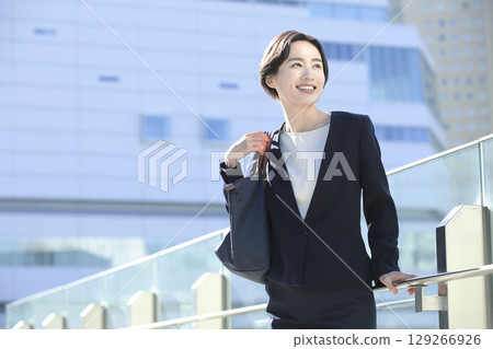 A forward-thinking businesswoman working in the city A forward-thinking businesswoman working in the city 129266926