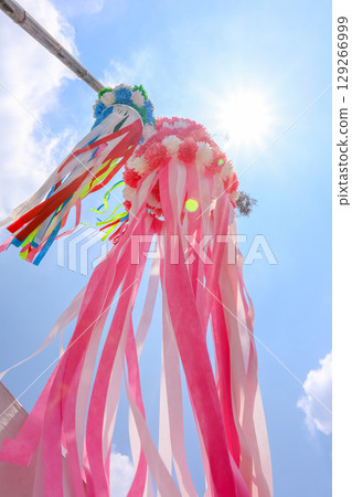 夏日藍天和陽光,風向袋在風中搖曳 夏日藍天和陽光,風向袋在風中搖曳 129266999
