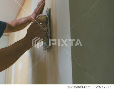 Hand sanding 129267278