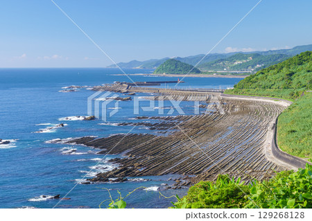 從宮崎縣日南海岸的鳳凰道之站眺望的“鬼之搓衣板” 從宮崎縣日南海岸的鳳凰道之站眺望的“鬼之搓衣板” 129268128
