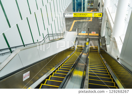 A long escalator at the east exit of Tsuruga Station on the Hokuriku Shinkansen line | Tsuruga City, Fukui Prefecture A long escalator at the east exit of Tsuruga Station on the Hokuriku Shinkansen line | Tsuruga City, Fukui Prefecture 129268267