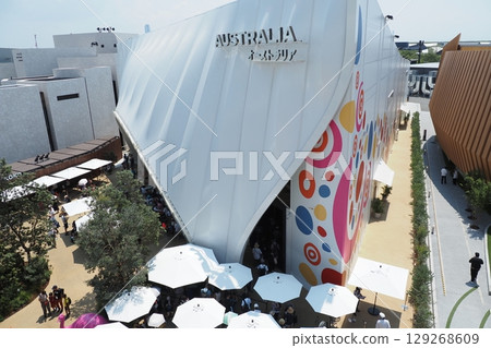 從大型屋頂環上俯瞰世博會澳洲館 從大型屋頂環上俯瞰世博會澳洲館 129268609