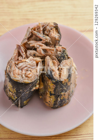 Preserved food: canned mackerel 129269342