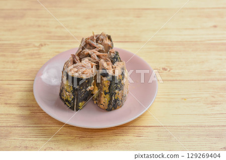 Preserved food: canned mackerel 129269404