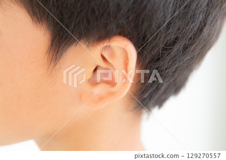 小學生耳朵 129270557