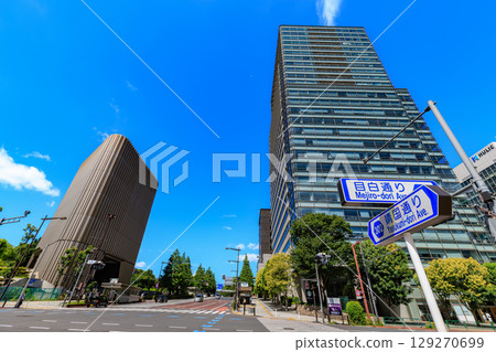 Tokyo, Chiyoda Ward, Kudan, Kudanshita intersection (Showakan and Kitanomaru Square) Tokyo, Chiyoda Ward, Kudan, Kudanshita intersection (Showakan and Kitanomaru Square) 129270699