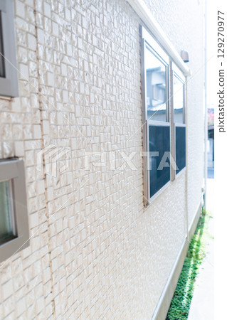 Exterior walls of detached houses 129270977