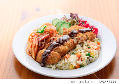 咖啡廳風格的土耳其米、那不勒斯風味的炸豬排西式拼盤 129271334