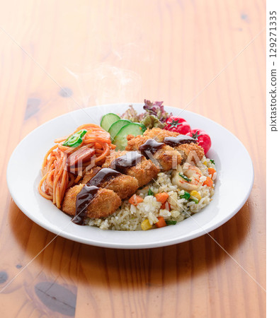 咖啡廳風格的土耳其米、那不勒斯風味的炸豬排西式拼盤 咖啡廳風格的土耳其米、那不勒斯風味的炸豬排西式拼盤 129271335