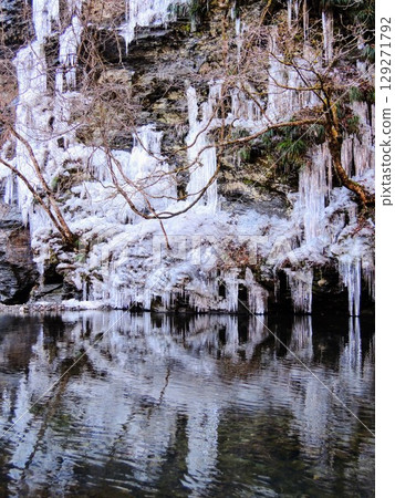Magnificent ice sculptures: Misotsuchi Icicles 129271792