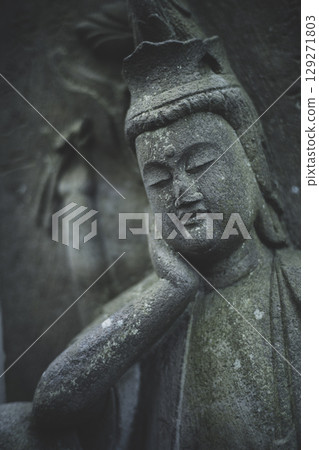 Stone Buddha statues at old temples 129271803