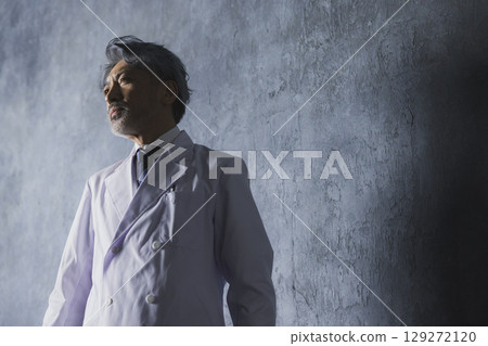 Grey-haired doctor Grey-haired doctor 129272120