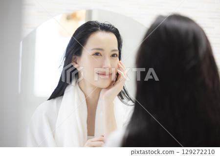 照鏡子的女人 129272210