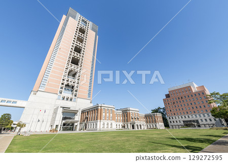 晴朗的日子，群馬縣前橋市的群馬縣廳和群馬縣警察總部 129272595