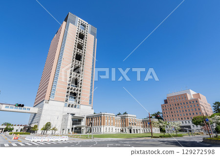晴朗的日子，群馬縣前橋市的群馬縣廳和群馬縣警察總部 129272598