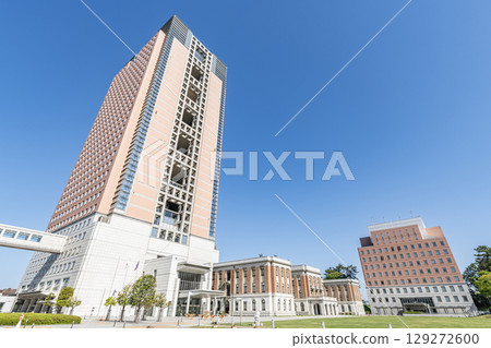 晴朗的日子，群馬縣前橋市的群馬縣廳和群馬縣警察總部 129272600