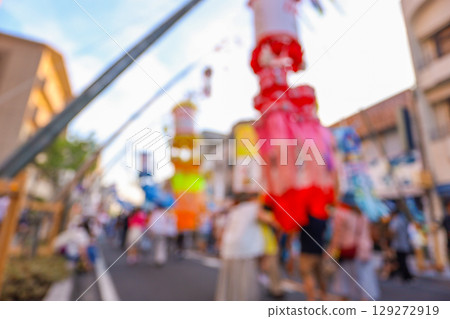 夏日節慶街道的黃昏（失焦） 129272919