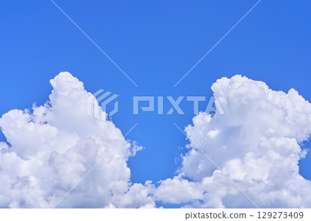 積雨雲和藍天呈現出夏日氣息 129273409