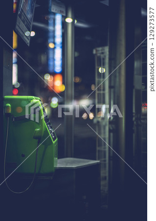 Night lights and telephone booth 129273577