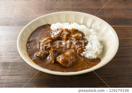 即食咖哩牛肉咖哩飯 即食咖哩牛肉咖哩飯 129274198