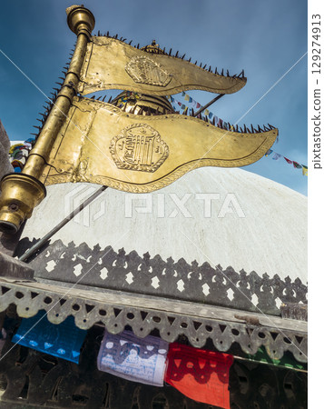 尼泊爾加德滿都博達哈佛塔的勝利牌匾 129274913