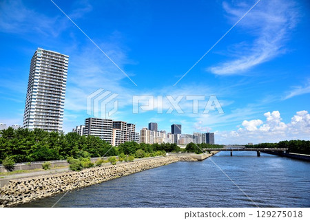 千葉市:湛藍的天空與花見川 千葉市:湛藍的天空與花見川 129275018