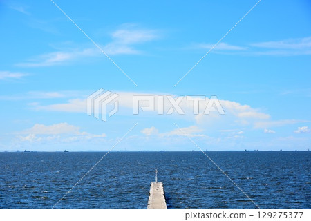 千葉市：清爽的藍天和檢見川海灘 129275377