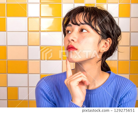 Easy-to-use copy space and a profile of a worried woman 129275651
