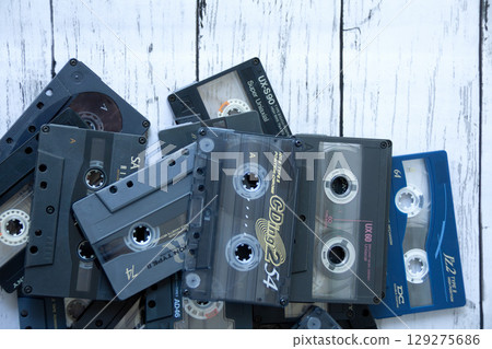 成堆的磁帶 129275686