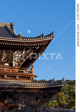 Tiled eaves of Sanmon Gate at Chion-in Temple in Kyoto shown in close-up vertical view 129276006