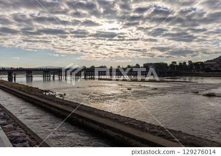 Long bridge crosses Katsura River in Arashiyama, Kyoto, Japan 129276014