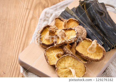乾香菇與海帶 | 日式高湯的家常做法 129276182