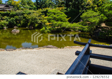 【京都風光】仁和寺：池塘上的五重塔和優雅的花園 129276552