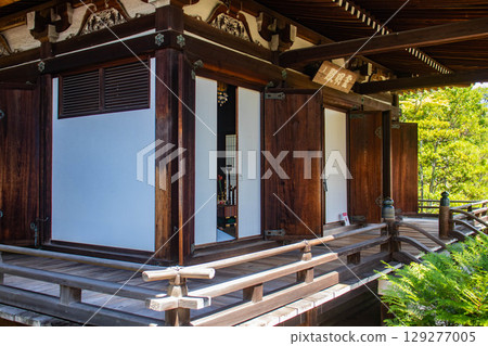 【京都風光】仁和寺:池塘上的五重塔和優雅的花園 【京都風光】仁和寺:池塘上的五重塔和優雅的花園 129277005