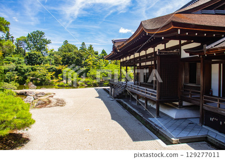 【京都風光】仁和寺：池塘上的五重塔和優雅的花園 129277011