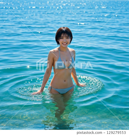 穿著比基尼在海中的年輕女子 129279553