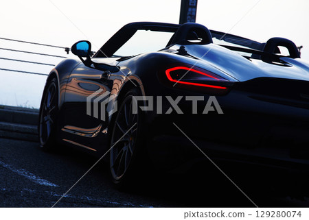 有光澤的黑色敞篷車 有光澤的黑色敞篷車 129280074