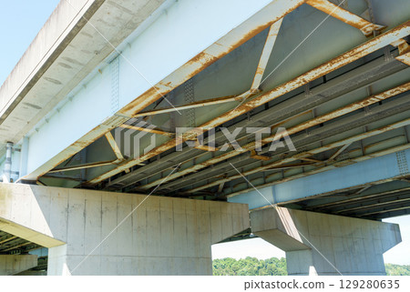 Viaduct from below Overpass 129280635