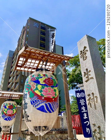 Flags and colorful sacred lanterns are displayed in front of Sugao Shrine on the day of the Sugao Festival (hokobune ritual and votive fireworks) (Okazaki City, Aichi Prefecture) 129280720