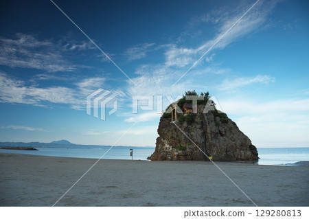 Inasa Beach, one of the tourist attractions in Izumo City, Shimane Prefecture, with its clear blue skies in summer 129280813