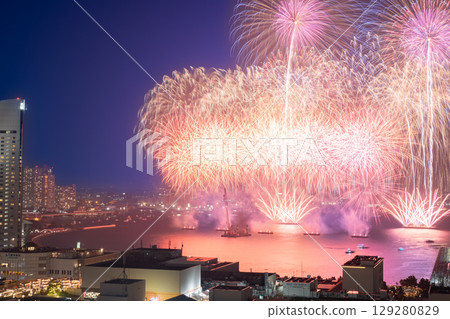 Yokohama Minato Mirai Summer Festival: Fireworks at Minato Mirai 129280829