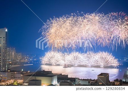 Yokohama Minato Mirai Summer Festival: Fireworks at Minato Mirai 129280834