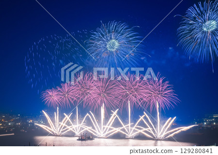 Yokohama Minato Mirai Summer Festival: Fireworks at Minato Mirai 129280841