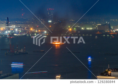 橫濱港未來夏日祭：燃燒的煙火表演 129280844