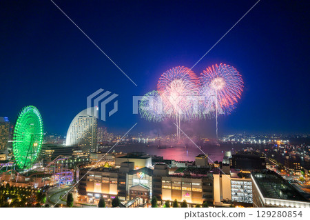 Yokohama Minato Mirai Summer Festival: Fireworks at Minato Mirai 129280854